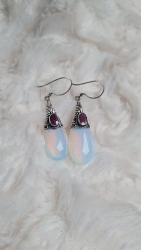 Boucles doreilles en argent grenat et en verre opaline