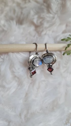Boucles doreilles en argent grenat et pierre de lune