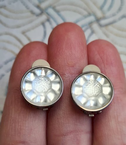 Boucles Doreilles Lalique vendu dans ça boite état neuf
