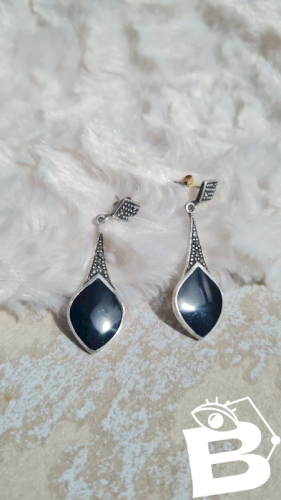 Boucles doreilles pendante en argent onyx et marcassites