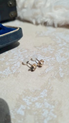 Boucles doreilles - puces anciennes en argent et perles en verre
