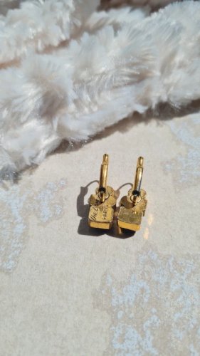Boucles doreilles  signées ( Une Ligne Paris )