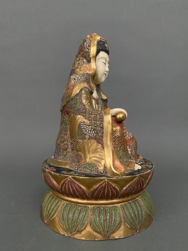 Bouddha Satsuma Japon XXe rehauts dorés signé à l'encre rouge M3047