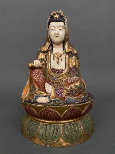 Bouddha Satsuma Japon XXe rehauts dorés signé à l'encre rouge M3047