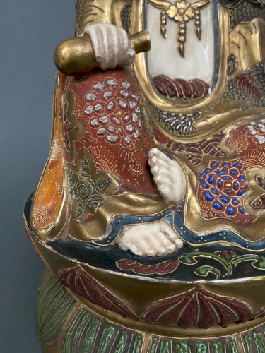 Bouddha Satsuma Japon XXe rehauts dorés signé à l'encre rouge M3047