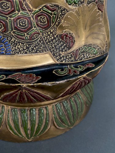 Bouddha Satsuma Japon XXe rehauts dorés signé à l'encre rouge M3047