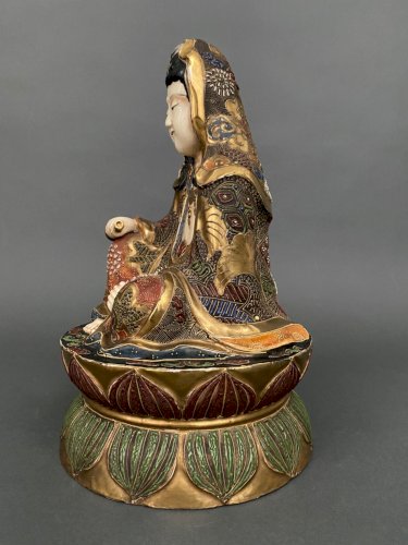 Bouddha Satsuma Japon XXe rehauts dorés signé à l'encre rouge M3047