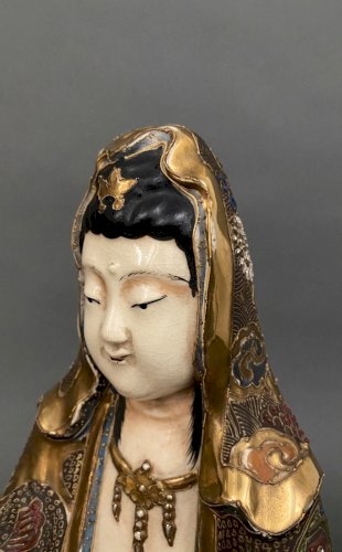 Bouddha Satsuma Japon XXe rehauts dorés signé à l'encre rouge M3047