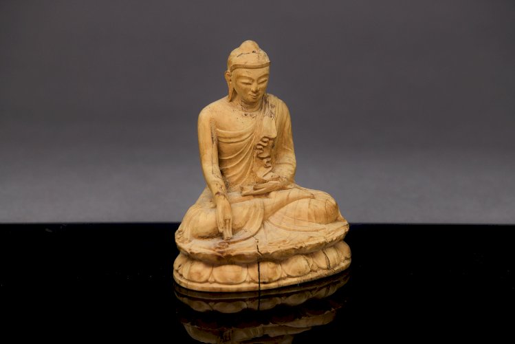 Bouddha sculpté en bois