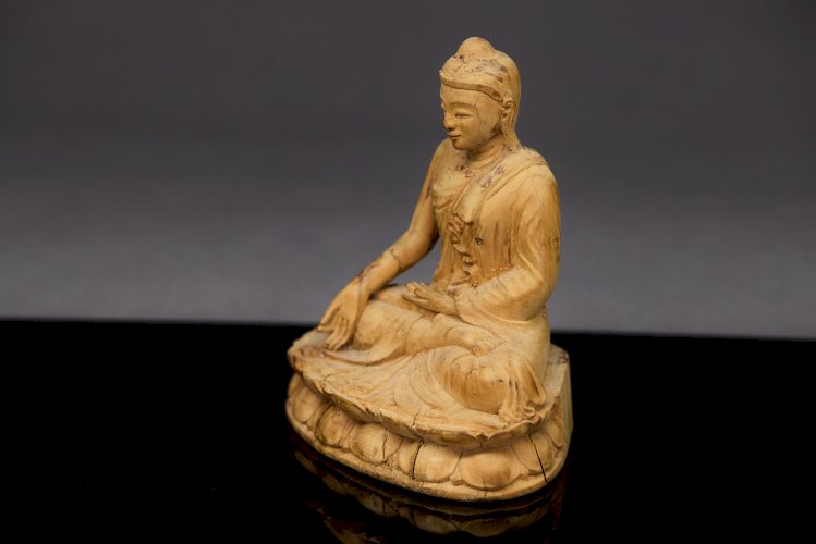 Bouddha sculpté en bois