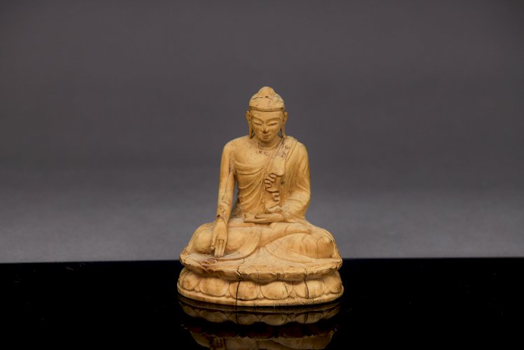 Bouddha sculpté en bois