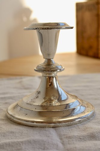 Bougeoir ancien en métal argenté patiné