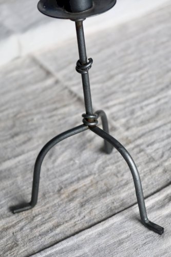 Bougeoir ancien tripode en métal décor nœuds