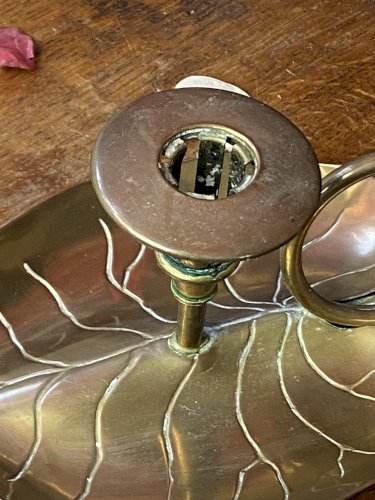Bougeoir Art Nouveau, nénuphar en laiton 