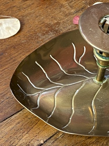 Bougeoir Art Nouveau, nénuphar en laiton 