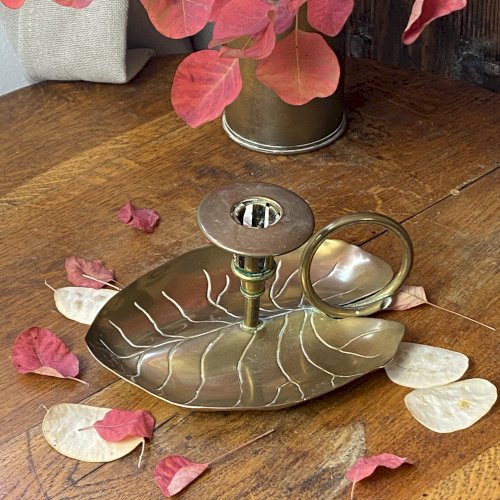 Bougeoir Art Nouveau, nénuphar en laiton 