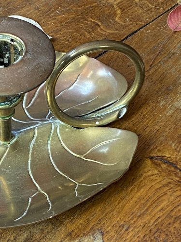 Bougeoir Art Nouveau, nénuphar en laiton 
