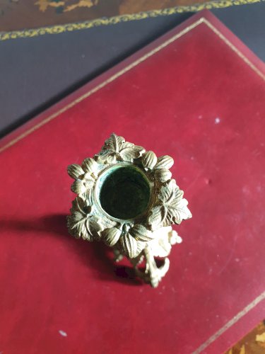 Bougeoir en bronze doré XIXè siècle à motifs de feuilles hauteur 23,5 cm