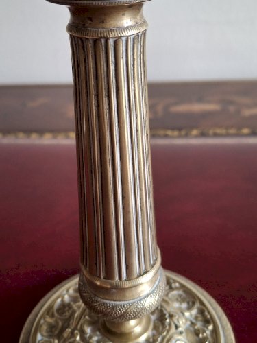 Bougeoir en laiton ciselé doré XIX siècle style restauration