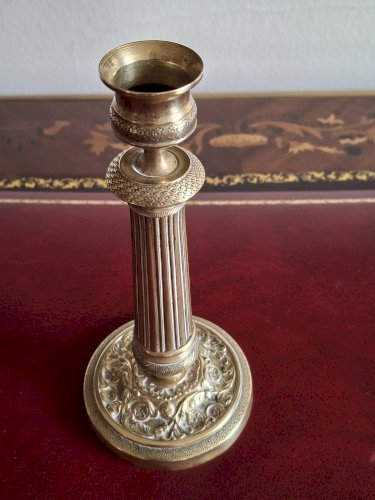 Bougeoir en laiton ciselé doré XIX siècle style restauration