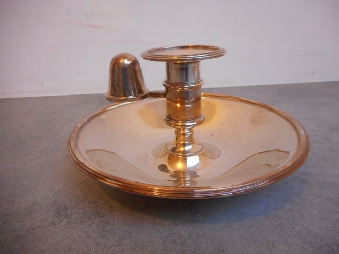 BOUGEOIR EN METAL ARGENTE ANGLAIS