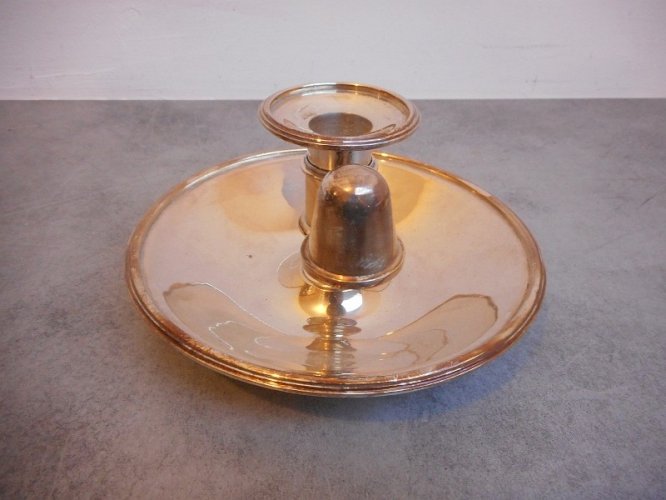 BOUGEOIR EN METAL ARGENTE ANGLAIS