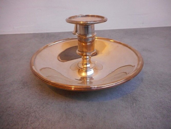 BOUGEOIR EN METAL ARGENTE ANGLAIS