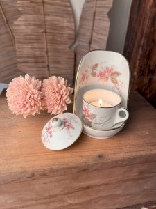 Bougeoir en porcelaine ancienne