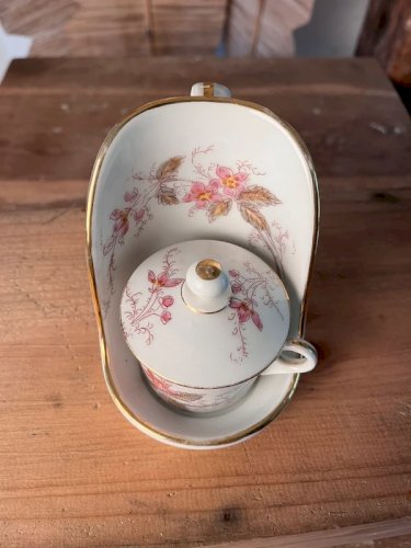 Bougeoir en porcelaine ancienne