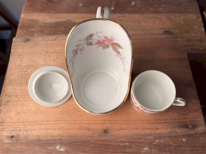 Bougeoir en porcelaine ancienne