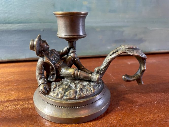 Bougeoir en régule ancien