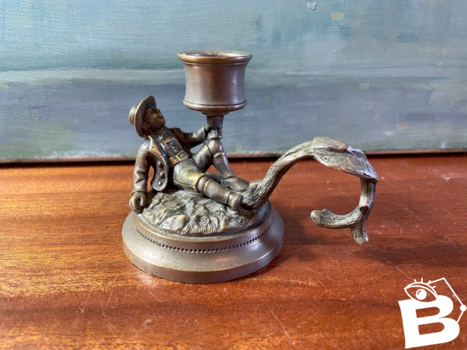 Bougeoir en régule ancien