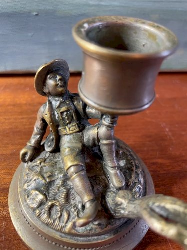 Bougeoir en régule ancien