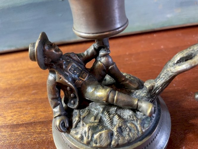 Bougeoir en régule ancien