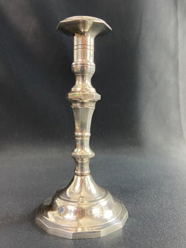 Bougeoir flambeau en bronze argenté de style Régence