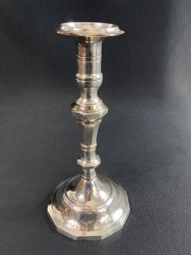 Bougeoir flambeau en bronze argenté de style Régence