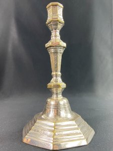 Bougeoir flambeau XVIIIe Régence en bronze argenté  à décor floral ciselé