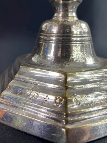 Bougeoir flambeau XVIIIe Régence en bronze argenté  à décor floral ciselé