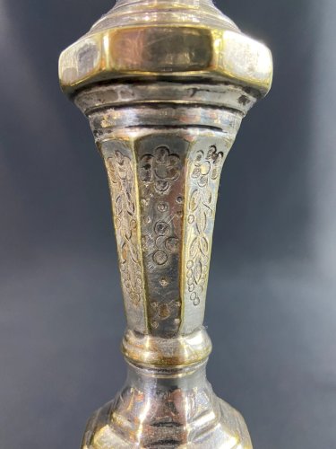Bougeoir flambeau XVIIIe Régence en bronze argenté  à décor floral ciselé