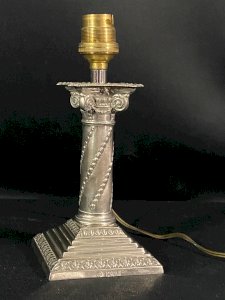 Reversible lamp mounted on candlestick in English silver in Corinthian style.