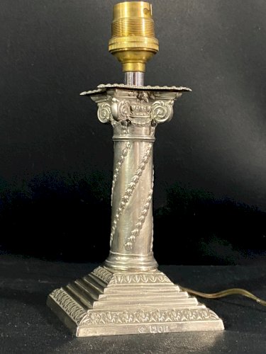 Bougeoir monté en lampe réversible en argent anglais de style Corinthien