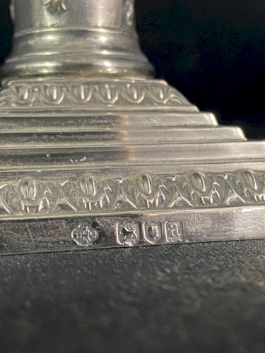 Bougeoir monté en lampe réversible en argent anglais de style Corinthien