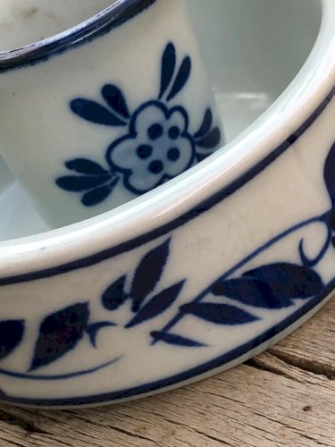Bougeoir rat de cave bleu et blanc en porcelaine Delft