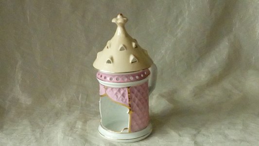 BOUGEOIR RAT DE CAVE VEUILLEUSE EN PORCELAINE DE PARIS**