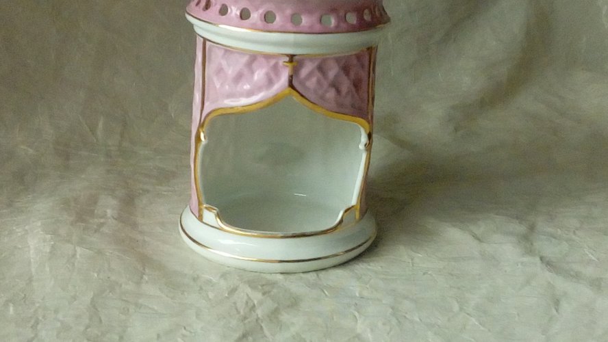 BOUGEOIR RAT DE CAVE VEUILLEUSE EN PORCELAINE DE PARIS**