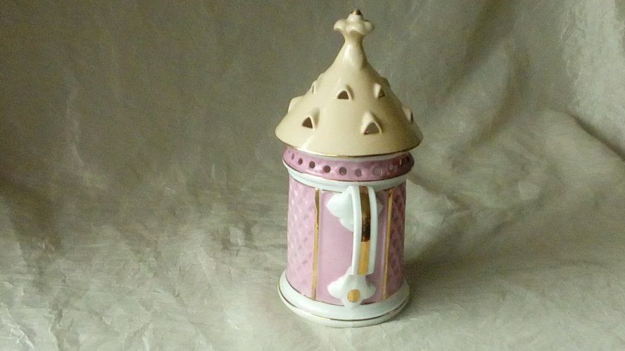 BOUGEOIR RAT DE CAVE VEUILLEUSE EN PORCELAINE DE PARIS**