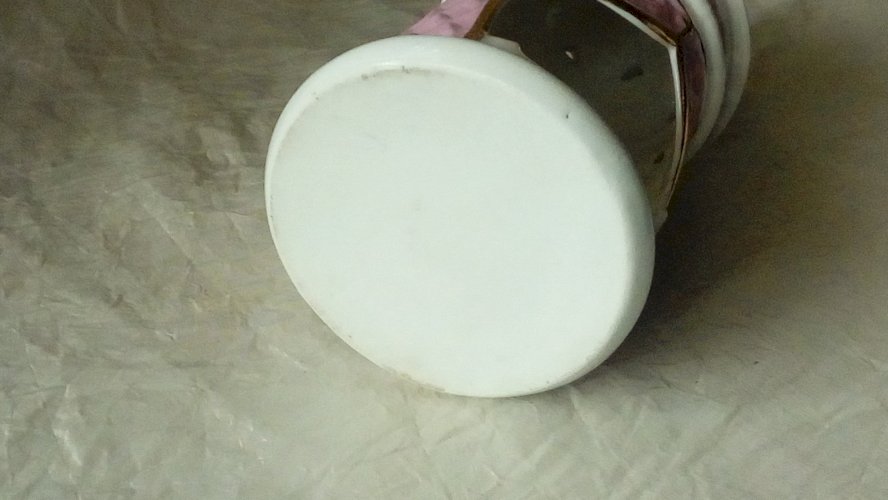 BOUGEOIR RAT DE CAVE VEUILLEUSE EN PORCELAINE DE PARIS**