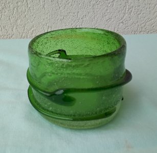 Bougeoir vert en verre 