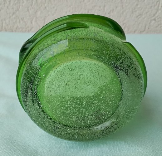 Bougeoir vert en verre 