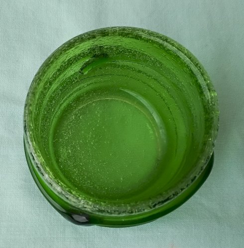 Bougeoir vert en verre 